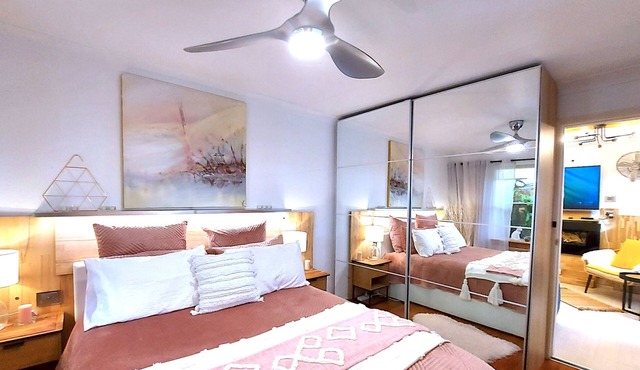 Romantic cozy beach Home for budget at Majestic Palm Beach! Walk to Ocean beach!