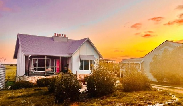 Romantic eco friendly cottage by the sea