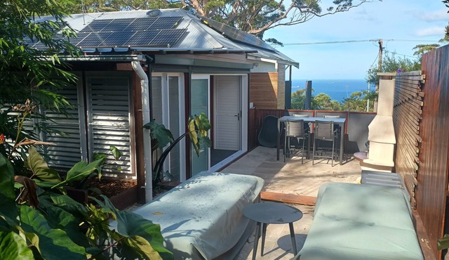 Romantic Garden View Apartment with Ocean Views @ Stanwell Tops