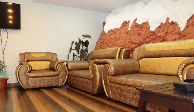 Romantic Lake View Hotel With Balcony, Bath Tub and own Restaurant