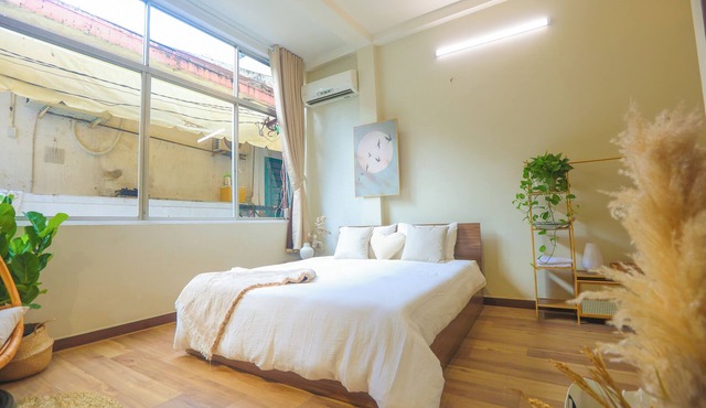 Romantic Studio with Sunlight in the City Center