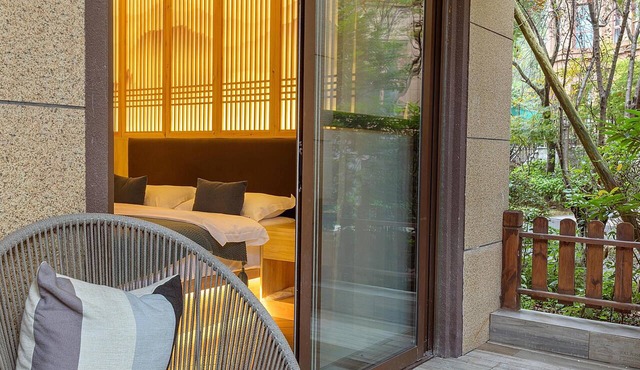 Room-heinemann Hotel Courtyard or Terrac