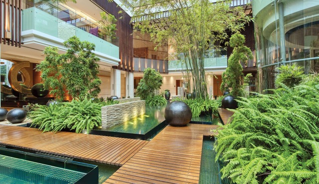 Royal Garden Hotel