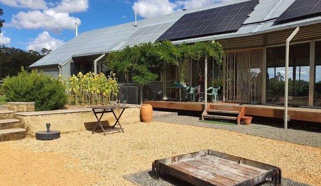 Rustic Farmhouse & Serene Acreage — Off-Grid Pet Friendly Farmhouse Escape