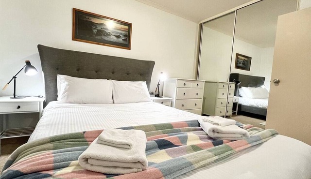 Safe & secure 2 bedroom apartment on Melbourne St, North Adelaide in exclusive gated complex. Near CBD, Adel Oval, Wine Centre, The Memorial and WCH Hospitals. Free car parking spot. Linen hire and air-conditioning included!