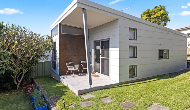 Sandy Feet Retreat - guest house walking distance to everything!