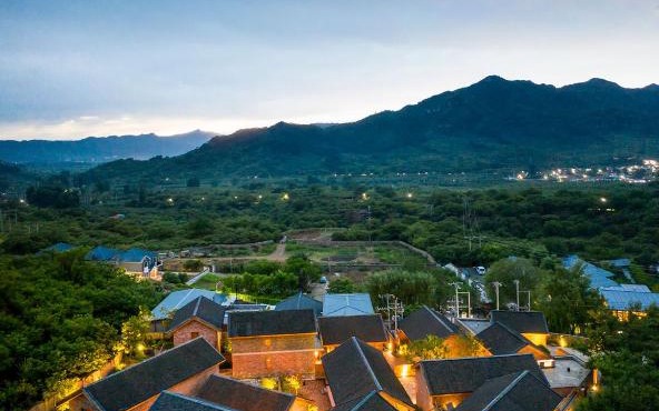 Sansa Village Boutique Hotel at Mutianyu Great Wall Adjoin to Mutianyu Great Wall - Room with the View of Great Wall - Chinese massage experience - Vehicle Shuttle Service - International Catering - SPA& Nail Beauty Facilities