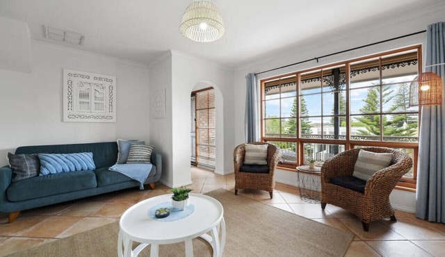 Sapphire by the Sea - Coastal Living in Grange