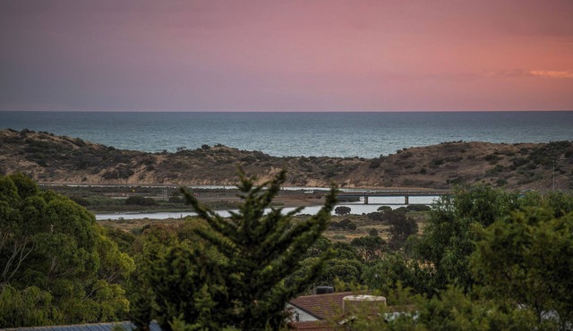Sea & Summit - A stroll away from breathtaking views of Port Noarlunga