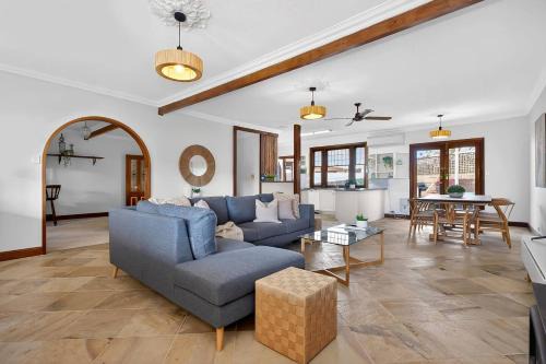 Seaford Haven - Seaside Stay near Dining & Wineries