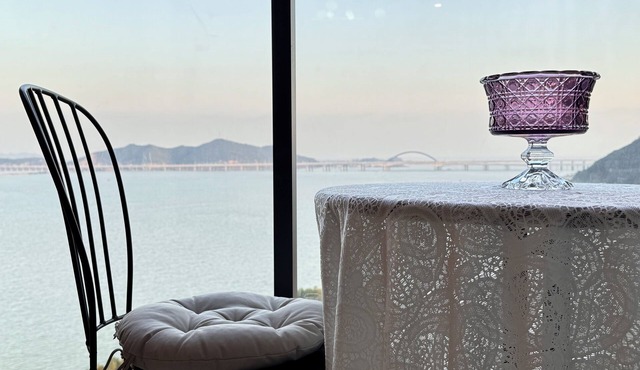 Seaview 3-bedroom apartment in soothing Zhuhai with AC/15 min. to airport & mall