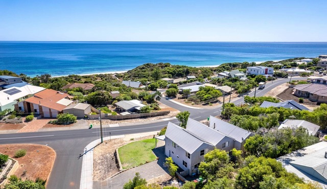 Seaview Residence by Peppy Beach Retreats®, Residence