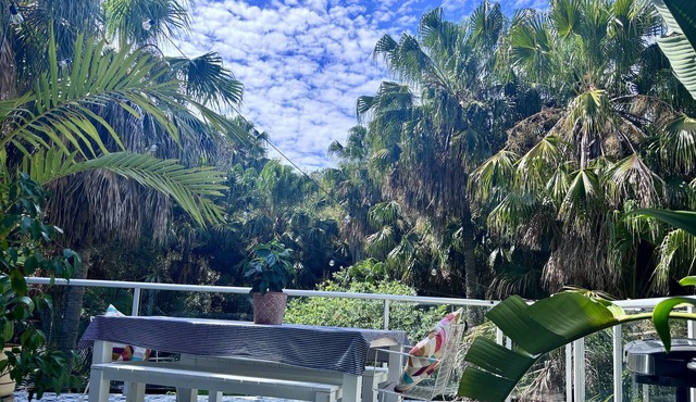 Secluded family treehouse, 6 minutes from stunning Bungan Beach