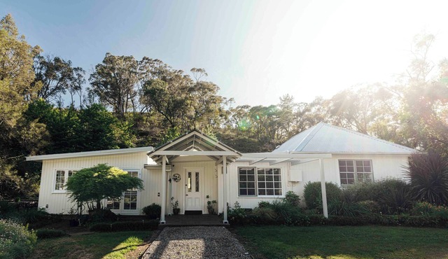 Secluded Wine Country Cottage perfect for groups, walk to nearest cellar door!