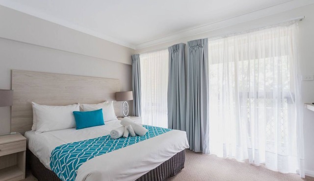 Self-Contained Beachside Apartments with outdoor pool, BBQ, Games & Play Areas