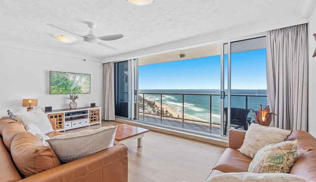 Sensational Beach & Ocean views. Beachfront Location