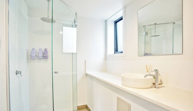 Serene 2BR Private Downstairs Retreat Near MONA