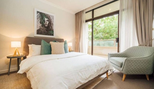 Serene on Grenfell - A Vibrant City Stay