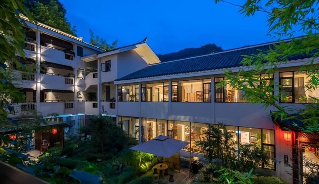 Serene Peaks Courtyard