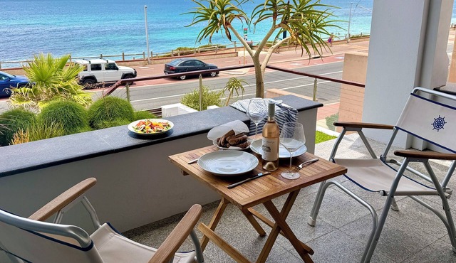 Seriously Amazing Beachside Local - Luxe 4x2 home