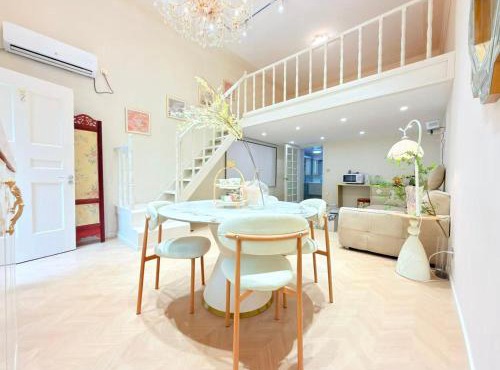 Shanghai Hills & Aromahome French Simplicity B&B close to Middle Huaihai RD