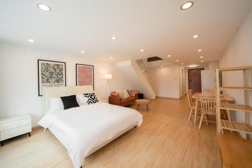 Shanghai Hills & Lotus Home Base near NECC & Hongqiao railway station suitable for Family&Business