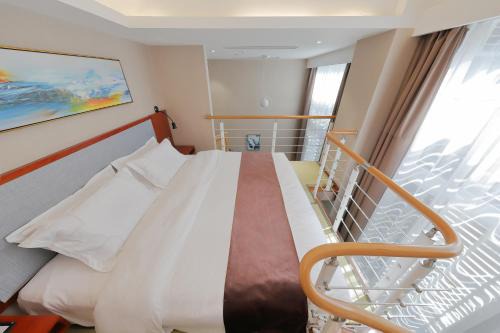 Shanghai Menglong Hotel Management