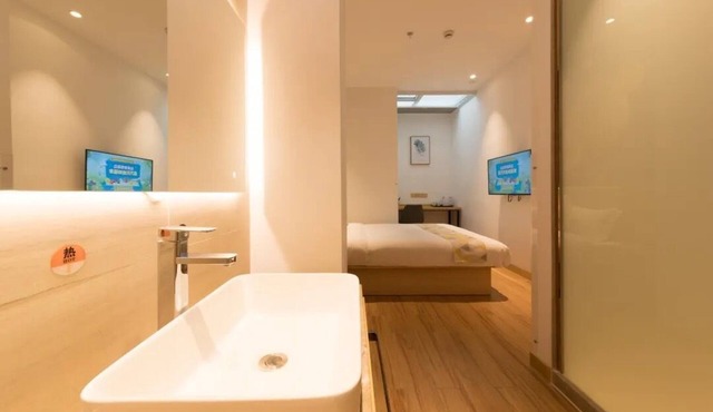 Shanghai Pengpai Art Youth Hotel