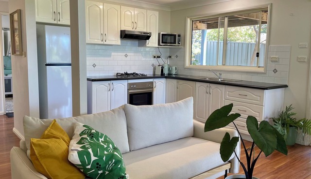 Sharky’s Beach Coledale 3 bedroom Apartmentn3 minutes walk to beach. Sleeps 7