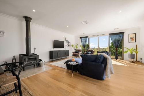 Shehan & Stone - Entertainer In The Heart Of Town