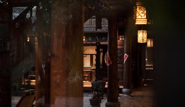 Shiwai Tea and Inn - Naxi style courtyard of Lijiang Old Town