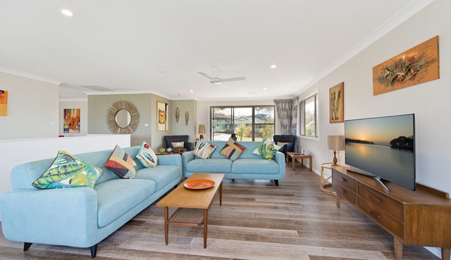Shorebreak - Stunning Beachfront Location
