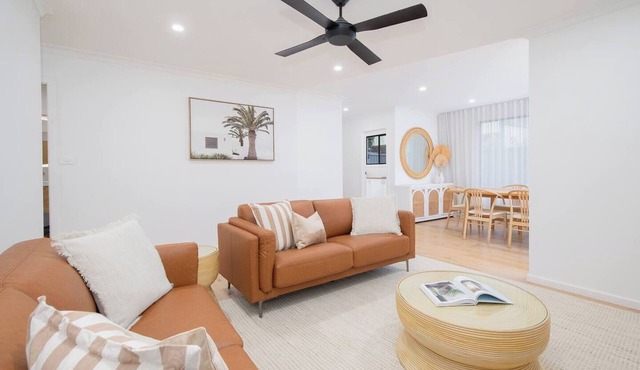 Sienna Cove Elegant Retreat near Merewether Beach