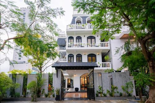 Sila Vana Villa - Private 7BRs Pool Villa My Khe Beach Da Nang