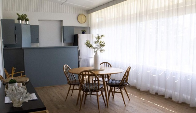Singleton Seaside Bungalow Retreat 3 minute walk to the beach.