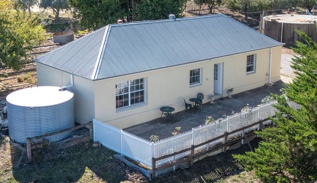 Situated in the Town Centre, 30 Min To Adelaide, 10 min to Historic Hahndorf