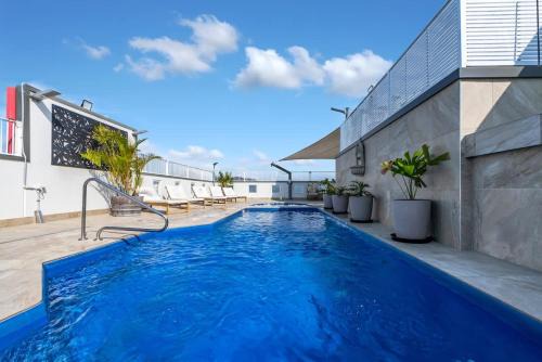 Sky and Peak - Adjacent Units in Central Cairns