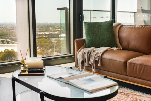 SkyHaus - City & Fireworks View Apartment