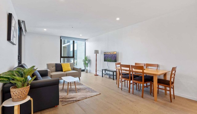 Sleek 1-Bed Canberra Flat with Gym & Sauna Access