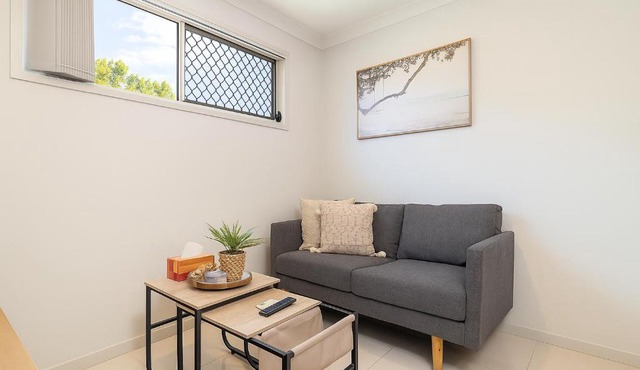 Smart Suites Self Check-in Apartments - S Freney
