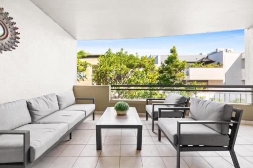 Spacious 2-Bed 2-Bath Moments from Avalon Beach