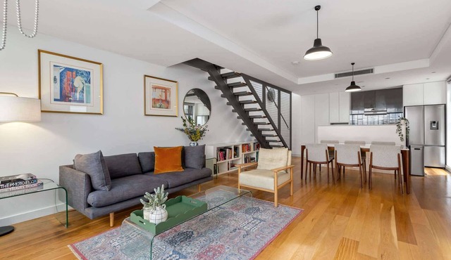 Spacious 2-Bed Retreat in Rosebery