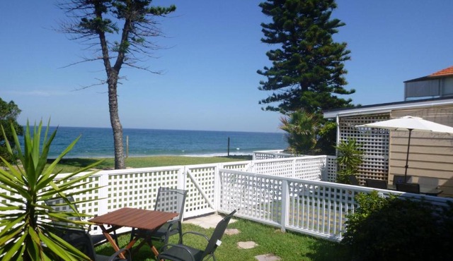 Spacious 2BR Beachfront Apartment - The Coachhouse