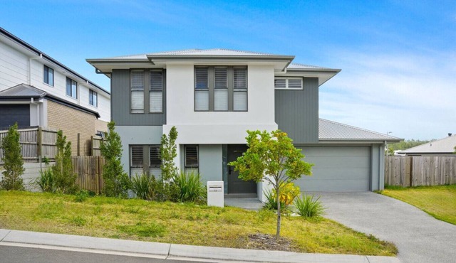 Spacious 3BR 2BA in Spring Mountain M28