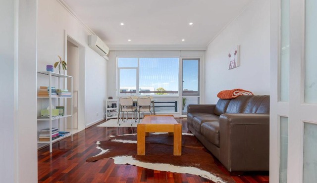 Spacious 3BR Near St Kilda - Free Parking