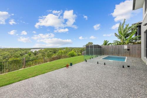 Spacious 4 Bed Home with Pool & Garden