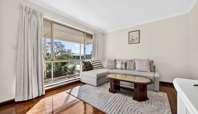 Spacious 4-Bed House with Private Garage
