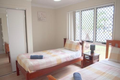 Spacious 4 bedrooms house in Springfield lakes