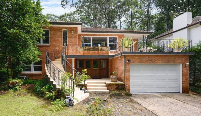 Spacious 4BR Family Home w/Garden in Pymble