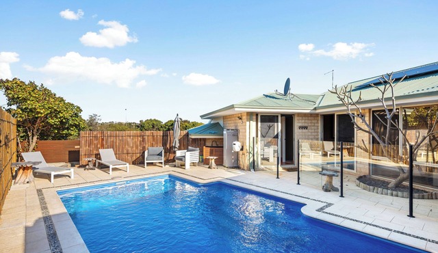 Spacious 5-bedroom house in serene Ocean Reef with AC
